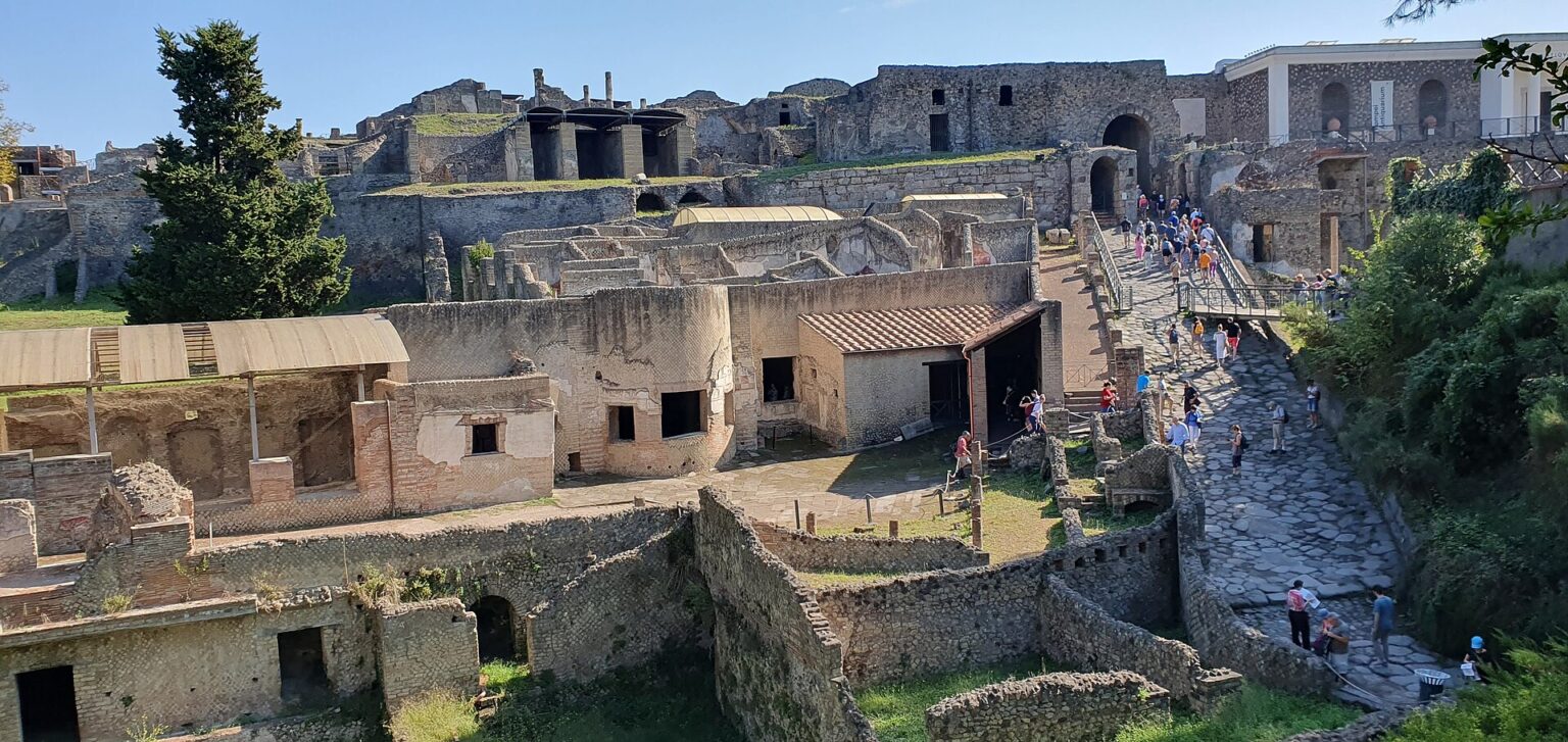 L'entrée de Porta Marina sur le site de Pompéi