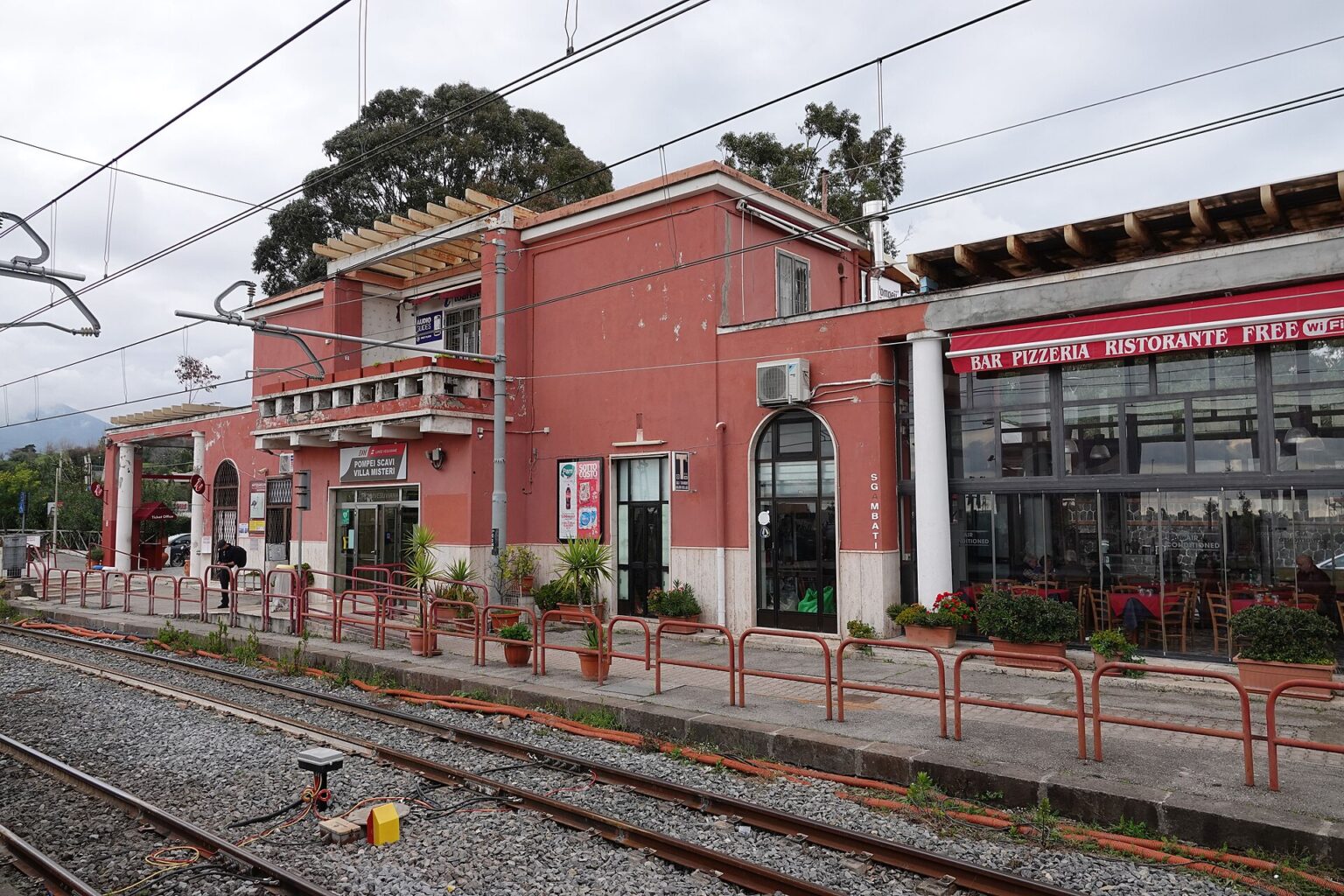 La gare Pompei Scavi - Villa dei Misteri de la Circumvesuviana