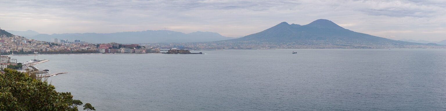 Le golfe de Naples avec le Vésuve